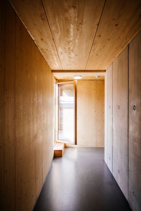 Walls made of binderholz CLT BBS and the ceiling made of glulam elements in visual quality © Manfred Jarisch, Bayerische Staatsforsten 