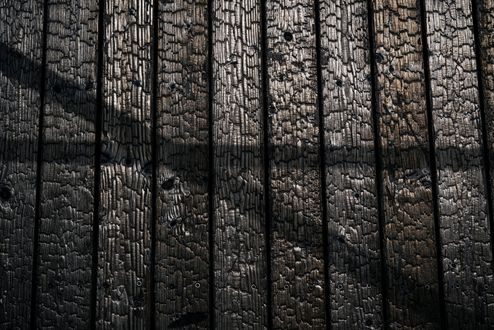 Facciata esterna carbonizzata - Yakisugi © Manfred Jarisch, Bayerische Staatsforsten