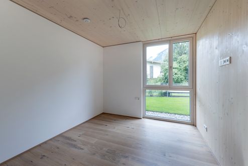 Living room with with CLT BBS elements in residential visual quality © Foto Gretter / Unterberger Immobilien