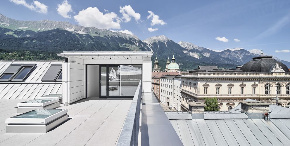 Dachterrasse mit Blick auf die Innsbrucker Nordkette © Gerhard Hauser, Alexander Schmid