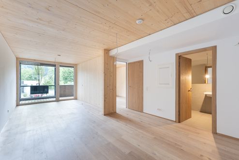 Wohnraum mit Brettsperrholz BBS-Elementen in Wohnsichtqualität © Foto Gretter / Unterberger Immobilien