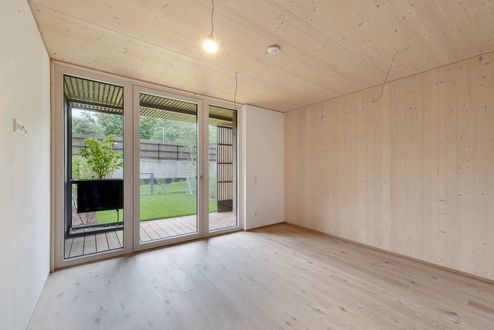 Wohnraum mit Brettsperrholz BBS-Elementen in Wohnsichtqualität © Foto Gretter / Unterberger Immobilien